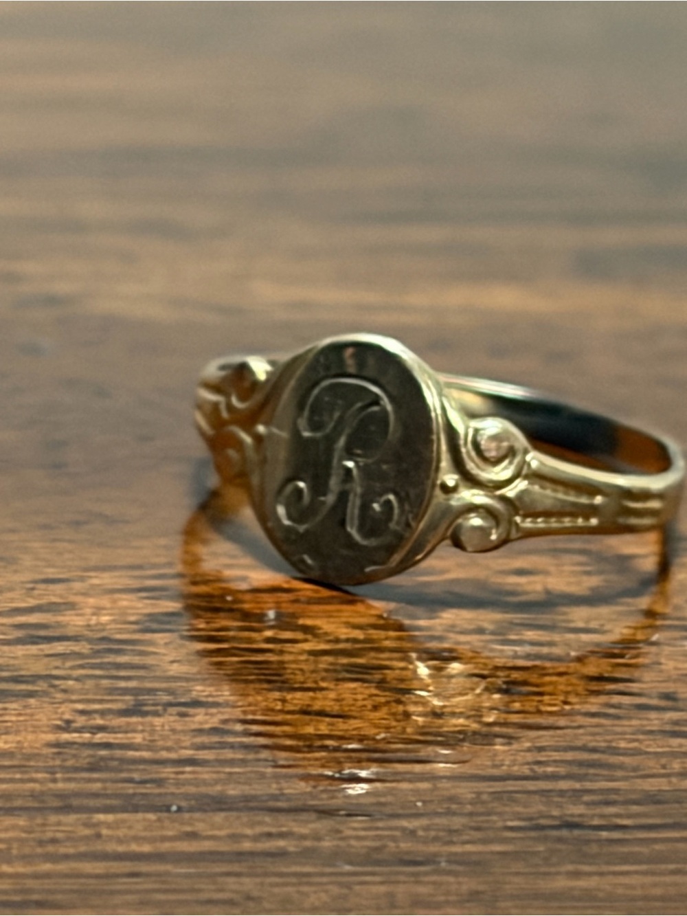 Fine 10K Yellow Gold Small Childrens personalized R Ring size 4 - Picture 3 of 7